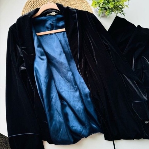SOMA Decadence Luxury Black Velvet Robe With Blue Satin Trim Size L/XL Sexy Robe